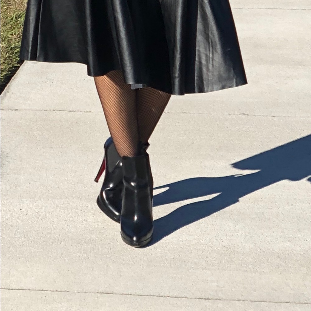 Christian Louboutin
Women's Black Bootie - Picture 6 of 7